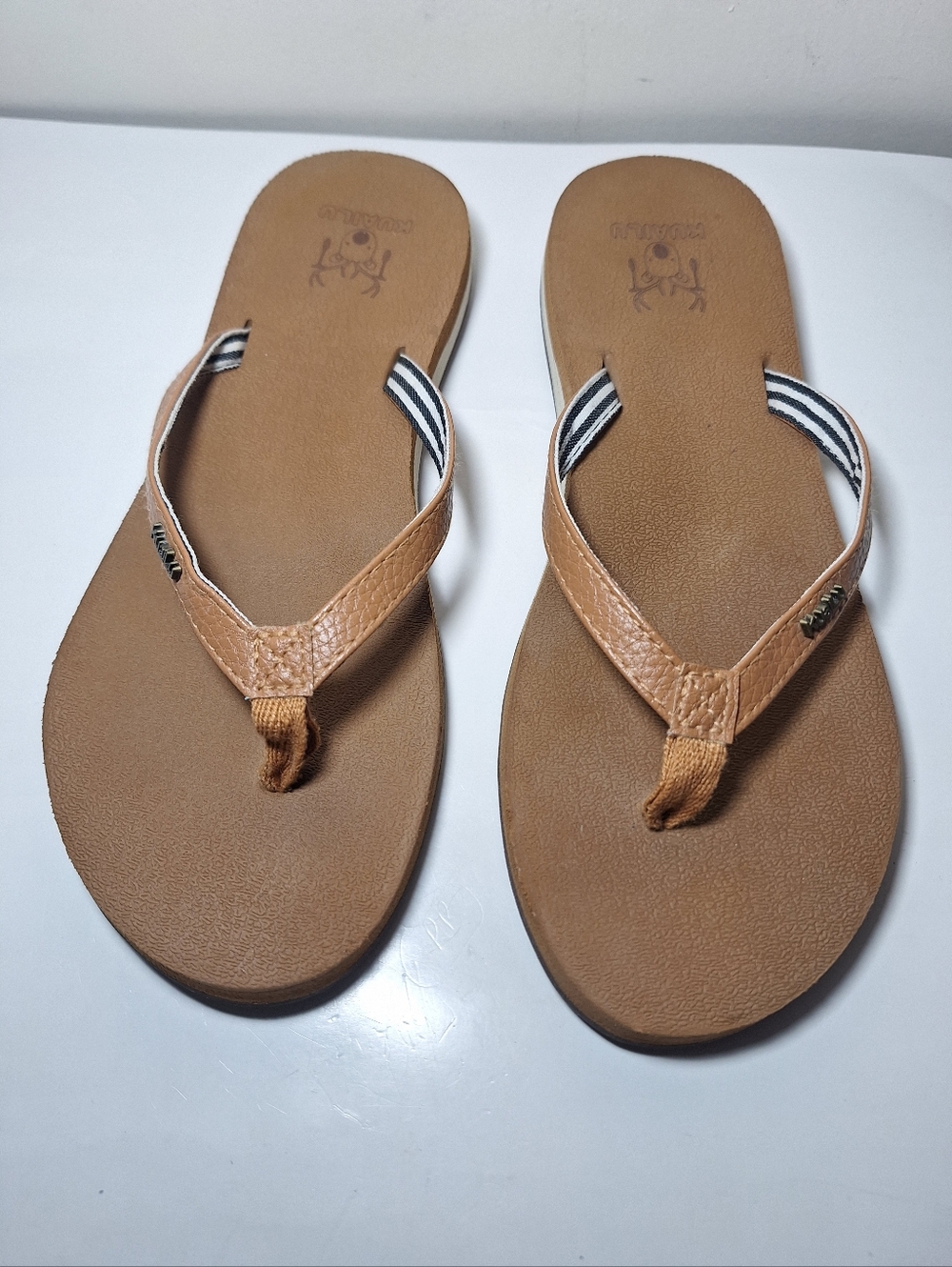 NWOT KuaiLu Women’s Tan & Striped Yoga Mat Flip Flops Size 8 Minimalist Summer